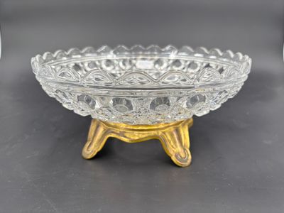 an image of a glass bowl on a gold stand
