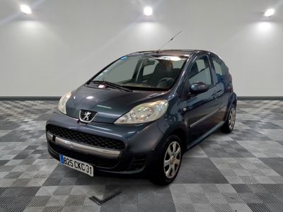 PEUGEOT - 107 1.0E 12V 68CH BLUE LION TRENDY - ES - Mise en …