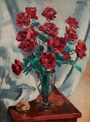un tableau représentant des roses rouges dans un vase posé sur une table