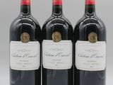 trois bouteilles de vin rouge posées côte à côte sur une table