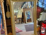 deux miroirs posés par terre