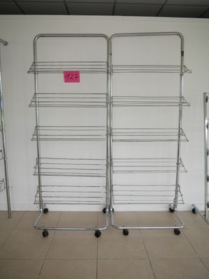 2 présentoirs à chaussures grillagés sur roulettes simple fa…