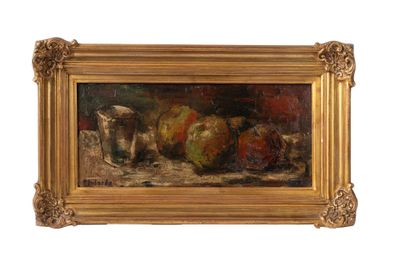 tableau représentant une nature morte composée de pommes et d'argenterie posées sur une table