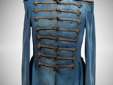 une veste militaire bleue sur un mannequin, un mannequin, un mannequin, un mannequin, un mannequin, un mannequin, un mannequin, un mannequin, un mannequin, un mannequin, un mannequin, un mannequin, un mannequin, un mannequin, un mannequin, un mannequin, un mannequin, un mannequin, un mannequin, un mannequin, un mannequin, un mannequin, un mannequin, un mannequin, un mannequin, un mannequin, un mannequin, un mannequin, un mannequin, un mannequin, un mannequin, un mannequin, un
