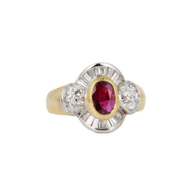 Bague ovale en rubis et diamants