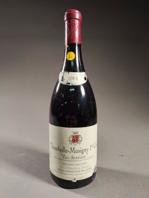 une bouteille de vin posée sur une table