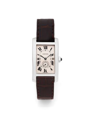 gros plan d'une montre-bracelet avec des chiffres romains