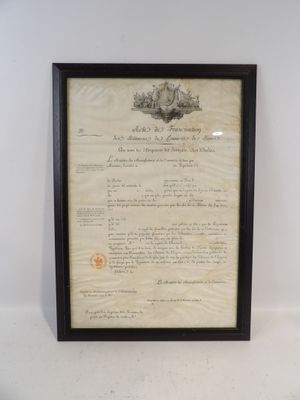 un vieux document encadré de noir sur un mur blanc