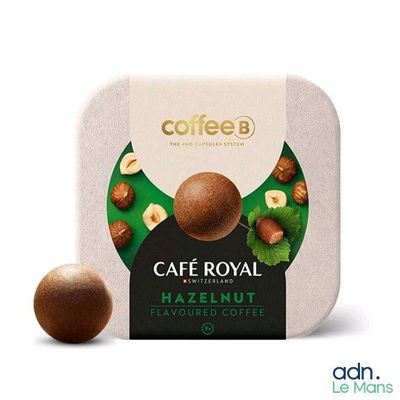 une boîte de café « Royal Hazelnuts » à côté d'une boule de chocolat