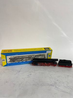 une image représentant un petit train posé sur une surface blanche