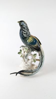 figurine en porcelaine représentant un oiseau perché sur une branche d'arbre