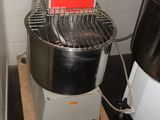 l'image d'une machine posée sur une table