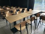 IMPORTANT LOT DE MOBILIER DE SALLE COMPRENANT 45 TABLES ET 90 CHA...