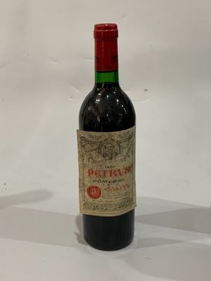 1 bouteille Château PETRUS 1981 Pomerol (étiq sale)