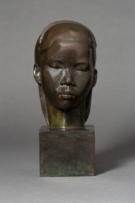 sculpture en bronze représentant la tête d'une femme aux yeux fermés