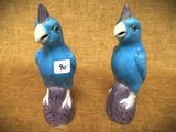 deux figurines d'oiseaux posées l'une sur l'autre