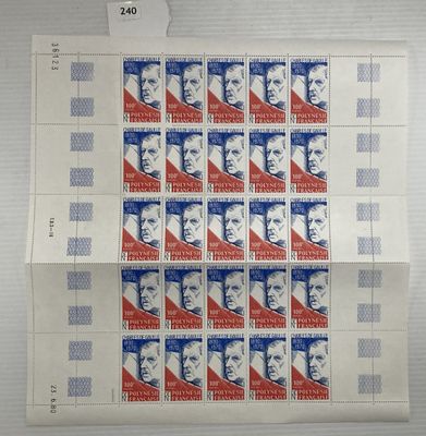 une photo d'une feuille de timbres à l'effigie du président Obama