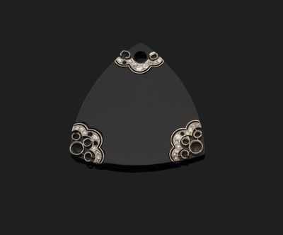 a black and white image of a triangle shaped object on a black background