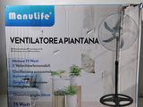 une photo d'un carton contenant un ventilateur posé sur une table