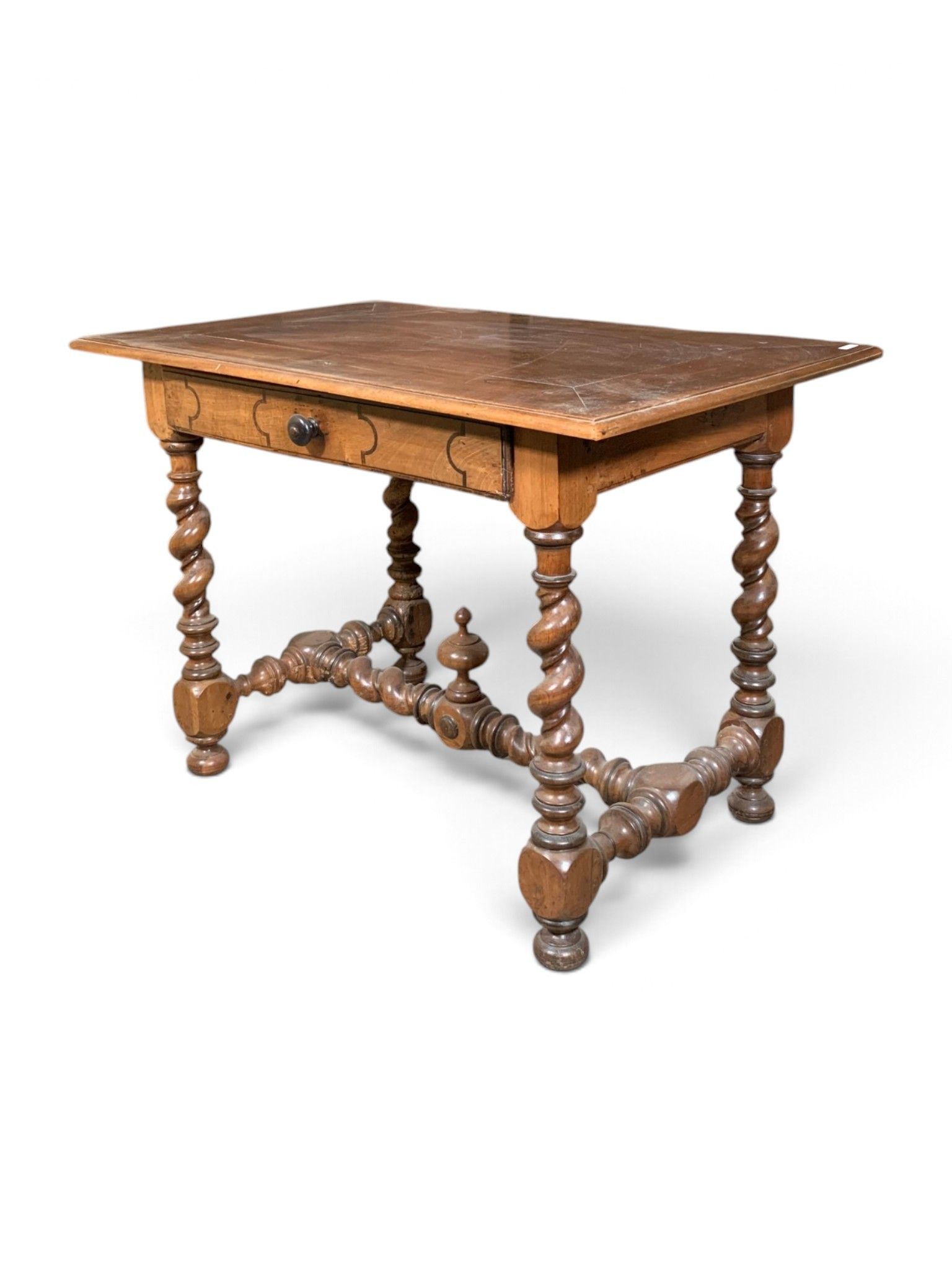 Table à écrire en noyer ouvrant par un tiroir en ceinture, l…
