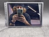 un homme se prenant en photo dans un miroir