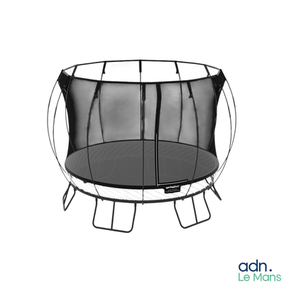 une image représentant un trampoline surmonté d'un filet