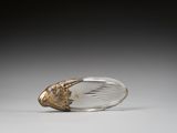 cuillère en argent et en or ornée d'un motif de feuille sur le côté