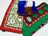 trois morceaux de tissu présentant des motifs différents sur un fond blanc