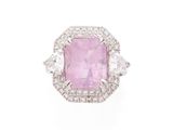une bague en saphir rose et diamant