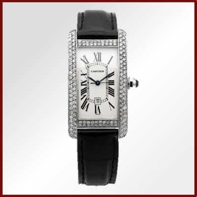 un gros plan d'une montre-bracelet sertie de diamants sur fond blanc