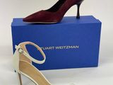 une paire de chaussures pour femme dans une boîte bleue