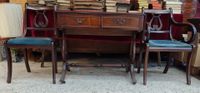 Bureau de style anglais dessus cuir à décor de lyre avec deu… (photo 4)