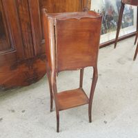 Petite table de chevet ouvrant à quatre tiroirs sur trois ra… (photo 4)