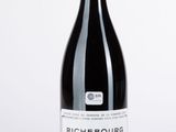 une photo d'une bouteille de vin rouge sur fond blanc