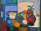 une peinture représentant une corbeille de fruits et une tasse posées sur une table
