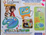 une boîte sur laquelle figure l'image d'un coffret de dessin pour enfants