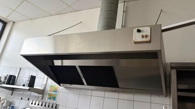 a kitchen with a stove, oven, and sink in it