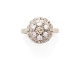 une bague en or blanc et diamants