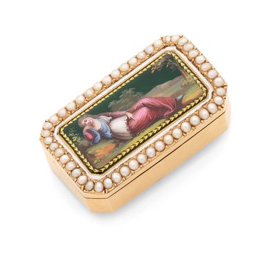 boîte plaquée or ornée d'une peinture représentant une femme allongée par terre