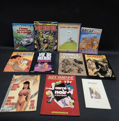 diverses bandes dessinées posées sur une table noire, sur fond noir