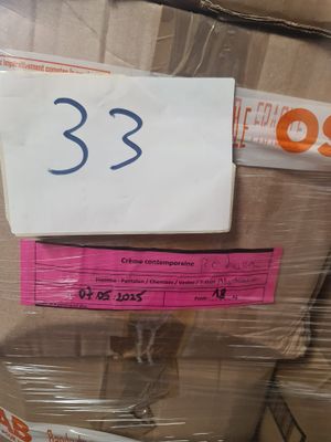 Palette d’environ 140 kg – Vêtements crème contemporaine hom…