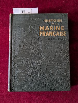 la couverture d'un livre recouverte de tissu rouge