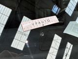 a sticker on the back window of a car that says vapidio