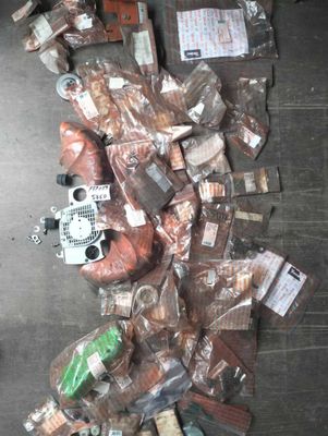un tas de nourriture posé par terre