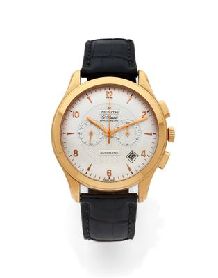 une montre dorée et blanche montée sur un bracelet en cuir noir