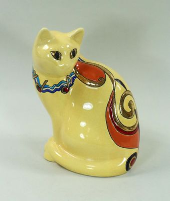 LONGWY, Grand CHAT en émaux polychromes et rehauts de dorure…