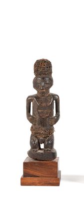 LUBA HEMBA R.D.CONGO Petite statue féminine en bois, représe…