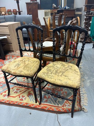 Paire de chaises dossiers barrettes bois noirci Napoléon III