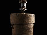 une image représentant une petite figurine posée sur une boîte en bois