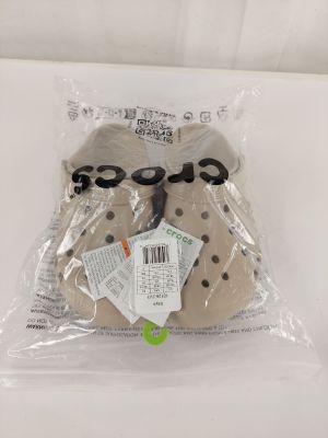 un sac contenant une paire de chaussures